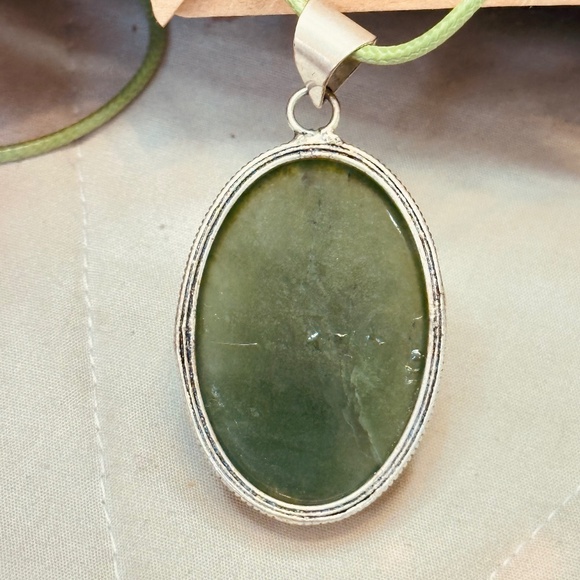 925 Sterling Silver Plated Nephrite Jade Crystal Large Green Oval Pendant - Picture 5 of 10